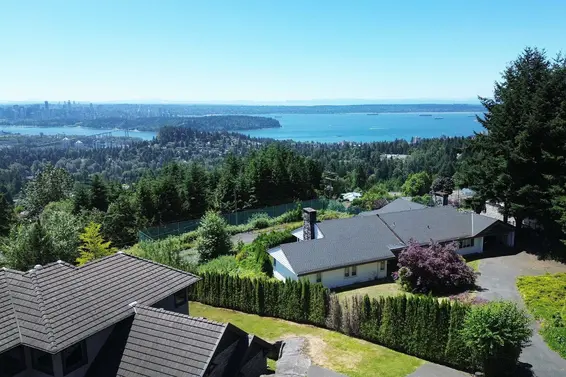 1028 Eyremount Drive, West Vancouver For Sale - image 3