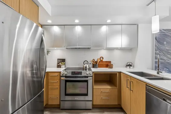 211 221 East 3rd Street, North Vancouver