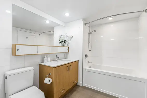 211 221 East 3rd Street, North Vancouver For Sale - image 16