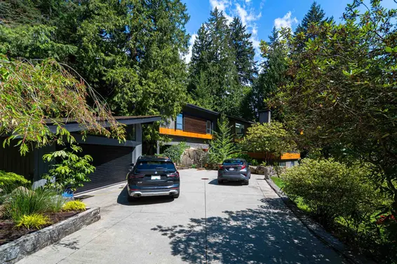3985 Bayridge Avenue, West Vancouver For Sale - image 2