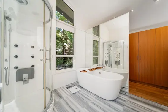 3985 Bayridge Avenue, West Vancouver For Sale - image 23