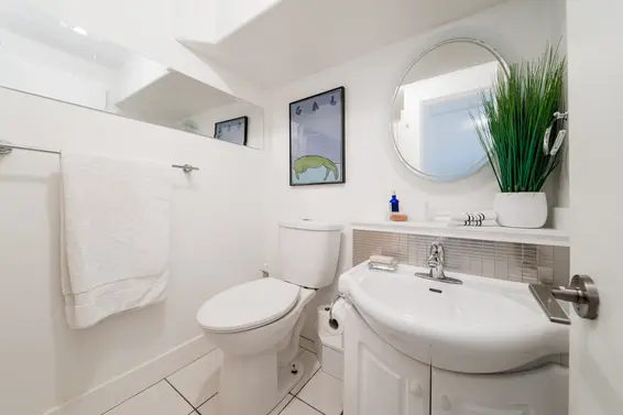 3985 Bayridge Avenue, West Vancouver For Sale - image 25