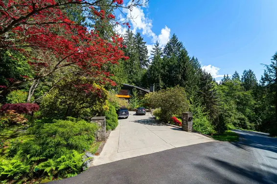 3985 Bayridge Avenue, West Vancouver For Sale - image 3