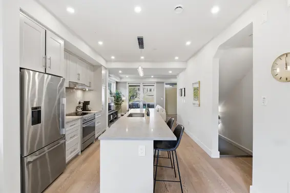 1 115 West Queens Road, North Vancouver For Sale - image 10