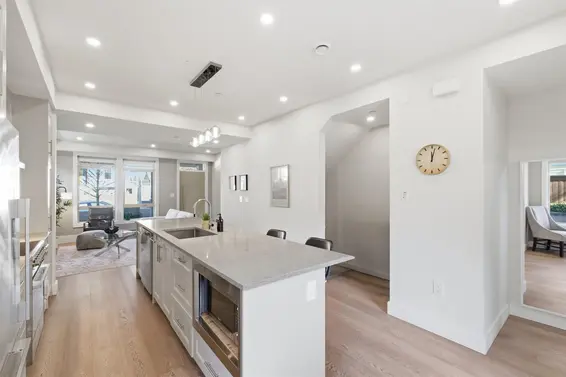 1 115 West Queens Road, North Vancouver For Sale - image 11