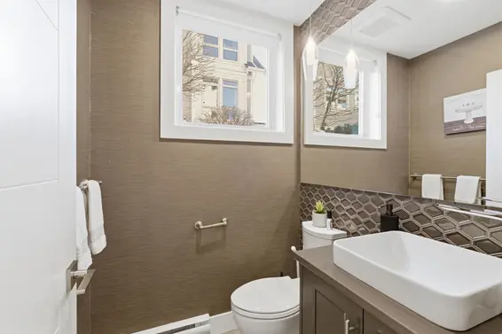 1 115 West Queens Road, North Vancouver For Sale - image 13