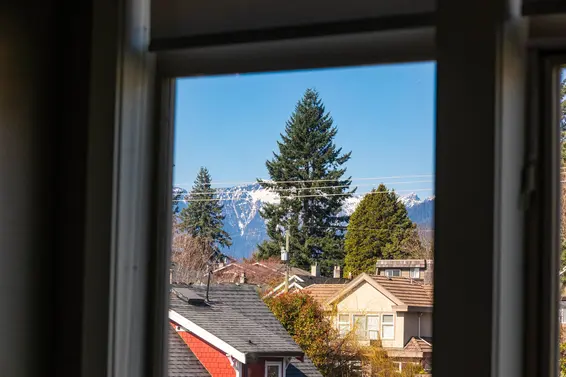 1 115 West Queens Road, North Vancouver For Sale - image 26