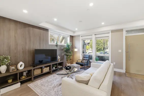 1 115 West Queens Road, North Vancouver For Sale - image 4