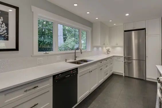 3751 Roblin Place, North Vancouver For Sale - image 6