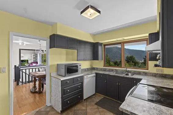 556 Ballantree Road, West Vancouver For Sale - image 8