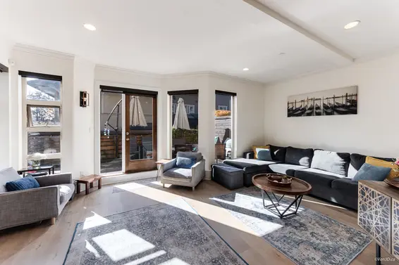 9 215 East 4th Street, North Vancouver