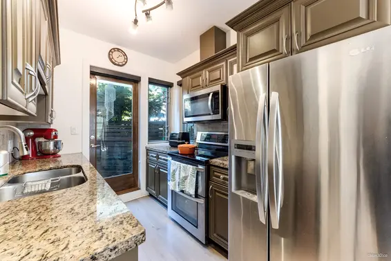 9 215 East 4th Street, North Vancouver For Sale - image 20