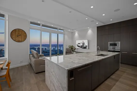1702 112 East 13Th Street, North Vancouver For Sale - image 2