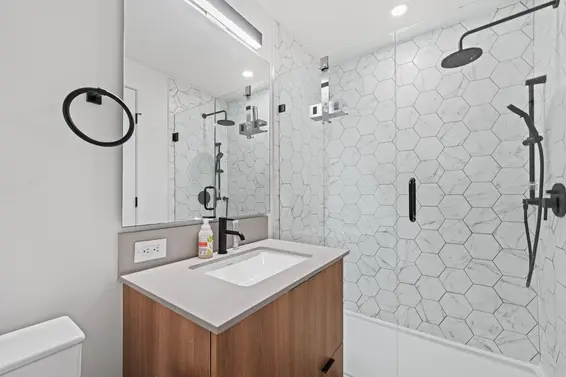 29 533 East 3rd Street, North Vancouver For Sale - image 23
