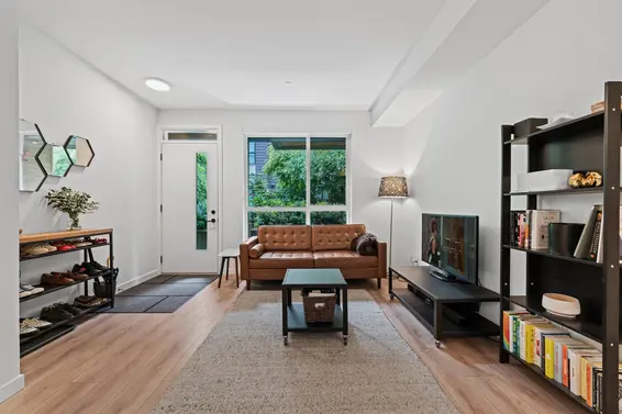 29 533 East 3rd Street, North Vancouver For Sale - image 6