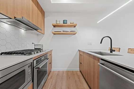 29 533 East 3rd Street, North Vancouver For Sale - image 8