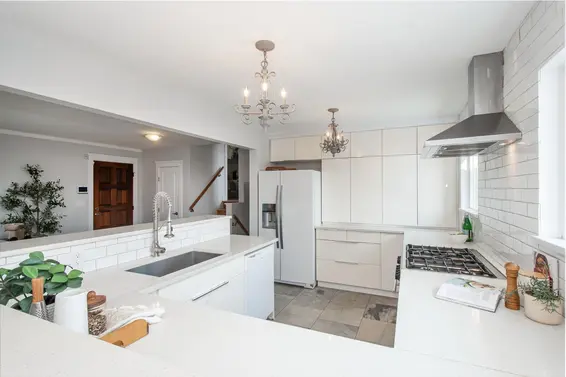 1179 Cloverley Street, North Vancouver For Sale - image 18