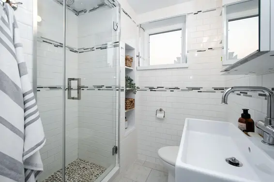 1179 Cloverley Street, North Vancouver For Sale - image 28