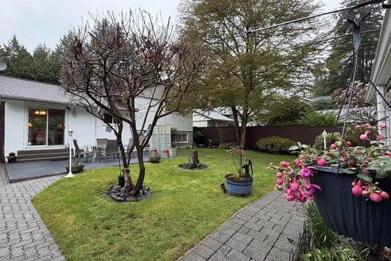 1852 Larson Road, North Vancouver For Sale - image 17