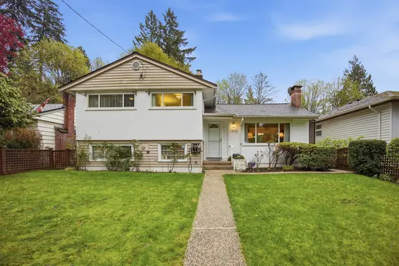 1852 Larson Road, North Vancouver For Sale - image 2