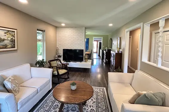 1798 Garden Avenue, North Vancouver For Sale - image 2