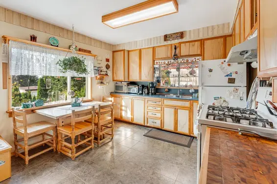 1689 Peters Road, North Vancouver For Sale - image 2
