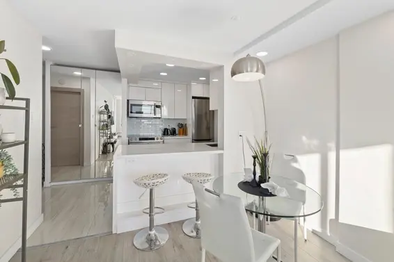 1601 2004 Fullerton Avenue, North Vancouver For Sale - image 2