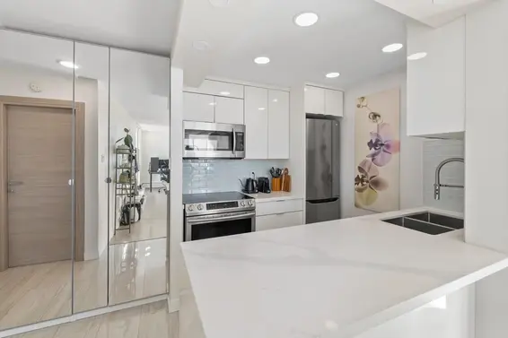 1601 2004 Fullerton Avenue, North Vancouver For Sale - image 3