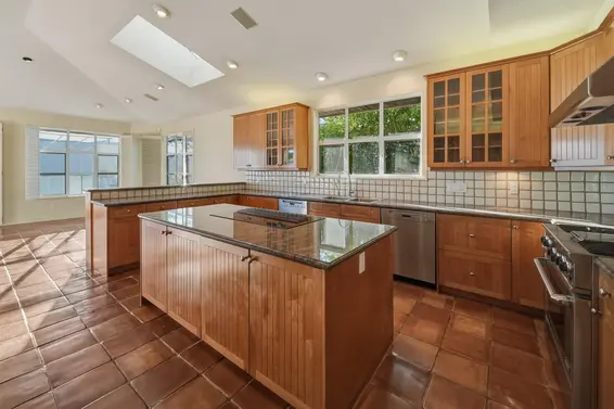 6231 Taylor Drive, West Vancouver For Sale - image 12