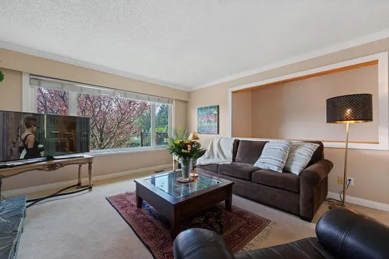 3300 Mahon Avenue, North Vancouver For Sale - image 4
