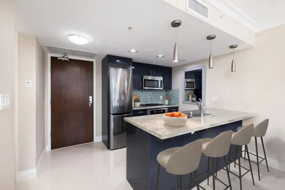 607 133 East Esplanade Avenue, North Vancouver For Sale - image 2
