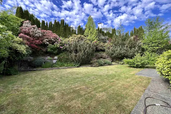2555 Westhill Drive, West Vancouver For Sale - image 7