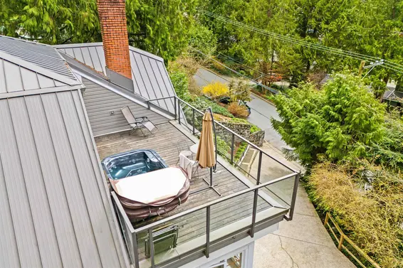 4622 Cove Cliff Road, North Vancouver For Sale - image 3