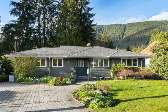 956 Belvista Crescent, North Vancouver