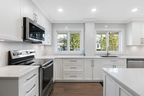 956 Belvista Crescent, North Vancouver For Sale - image 16