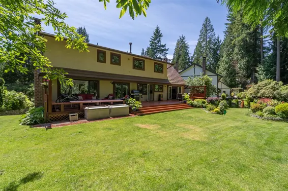 696 Wellington Place, North Vancouver