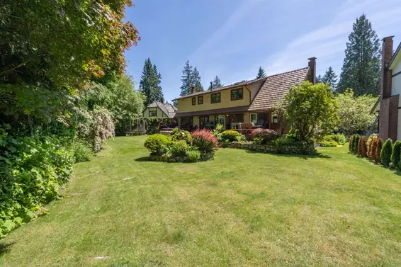 696 Wellington Place, North Vancouver For Sale - image 3