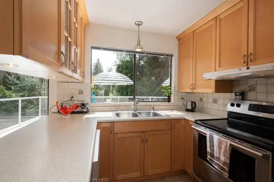 4057 Violet Street, North Vancouver For Sale - image 11