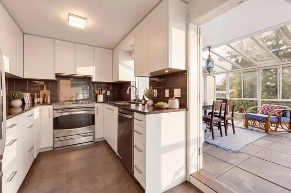 701 1425 Esquimalt Avenue, West Vancouver For Sale - image 9