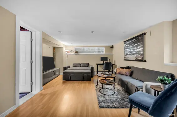 1052 Montroyal Boulevard, North Vancouver For Sale - image 16