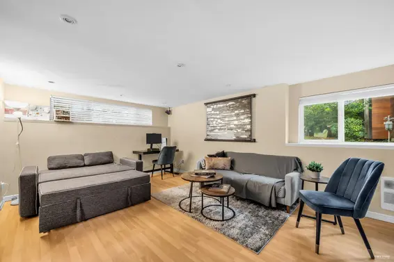 1052 Montroyal Boulevard, North Vancouver For Sale - image 17