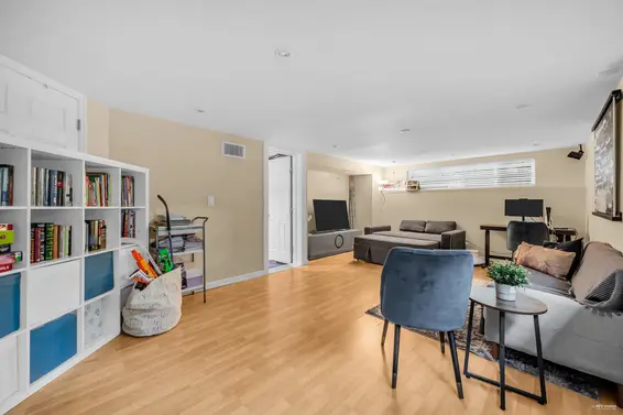 1052 Montroyal Boulevard, North Vancouver For Sale - image 19