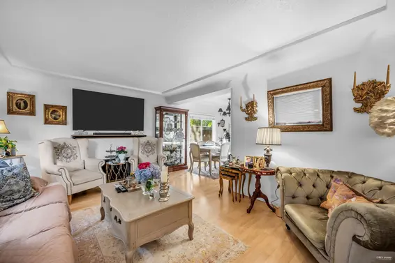 1052 Montroyal Boulevard, North Vancouver For Sale - image 3