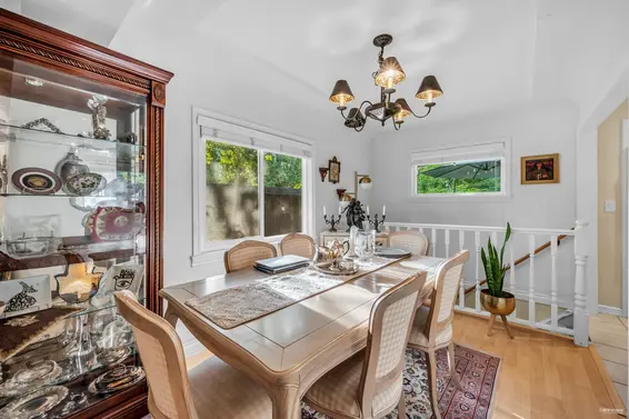 1052 Montroyal Boulevard, North Vancouver For Sale - image 7