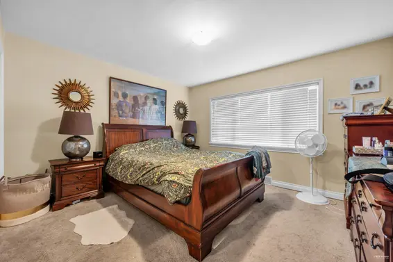 1052 Montroyal Boulevard, North Vancouver For Sale - image 9