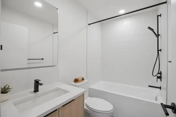 563 422 East 3rd Street, North Vancouver For Sale - image 16