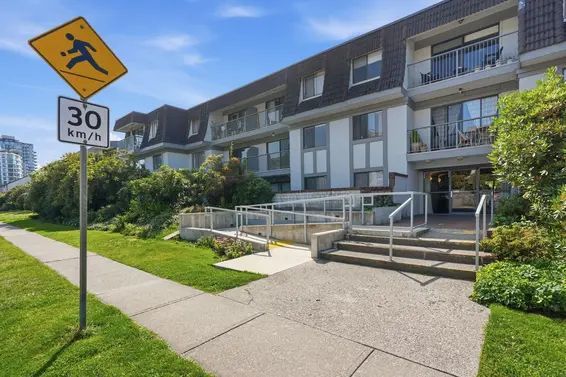 305 275 West 2nd Street, North Vancouver For Sale - image 2