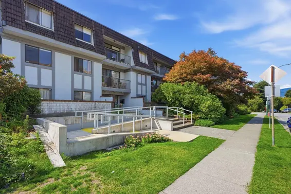 305 275 West 2nd Street, North Vancouver For Sale - image 3