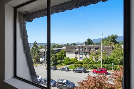 305 275 West 2nd Street, North Vancouver For Sale - image 4