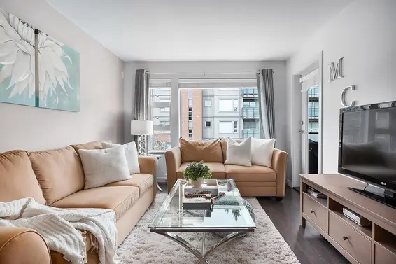 301 1673 Lloyd Avenue, North Vancouver For Sale - image 2